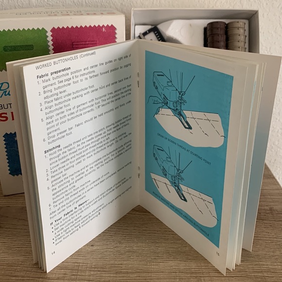 Vintage 1970 Professional Buttonholer by Singer - Picture 4 of 7